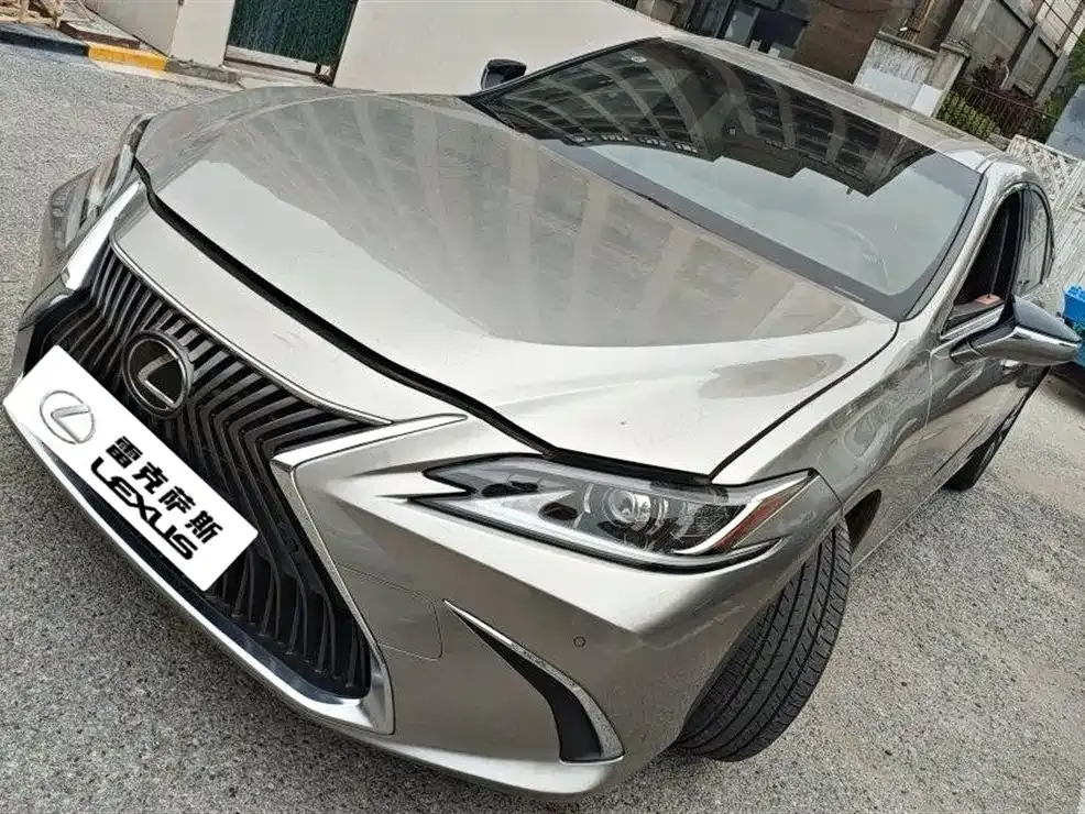 Lexus ES — фото 1