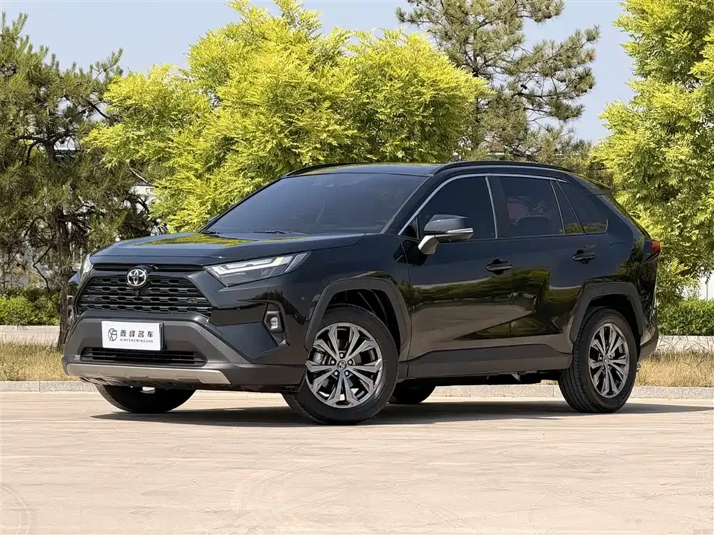 Toyota RAV4 — фото 1