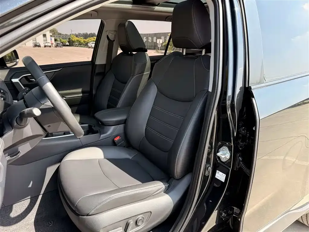 Toyota RAV4 — фото 3