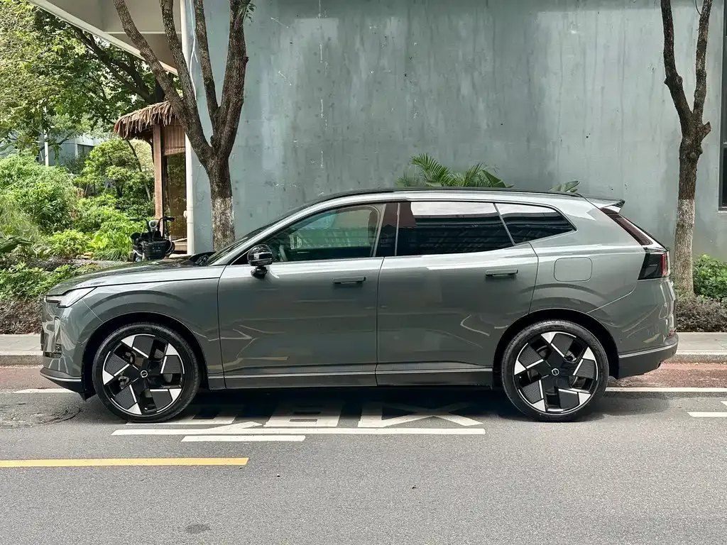 Volvo XC70 Plug-in Hybrid — фото 7