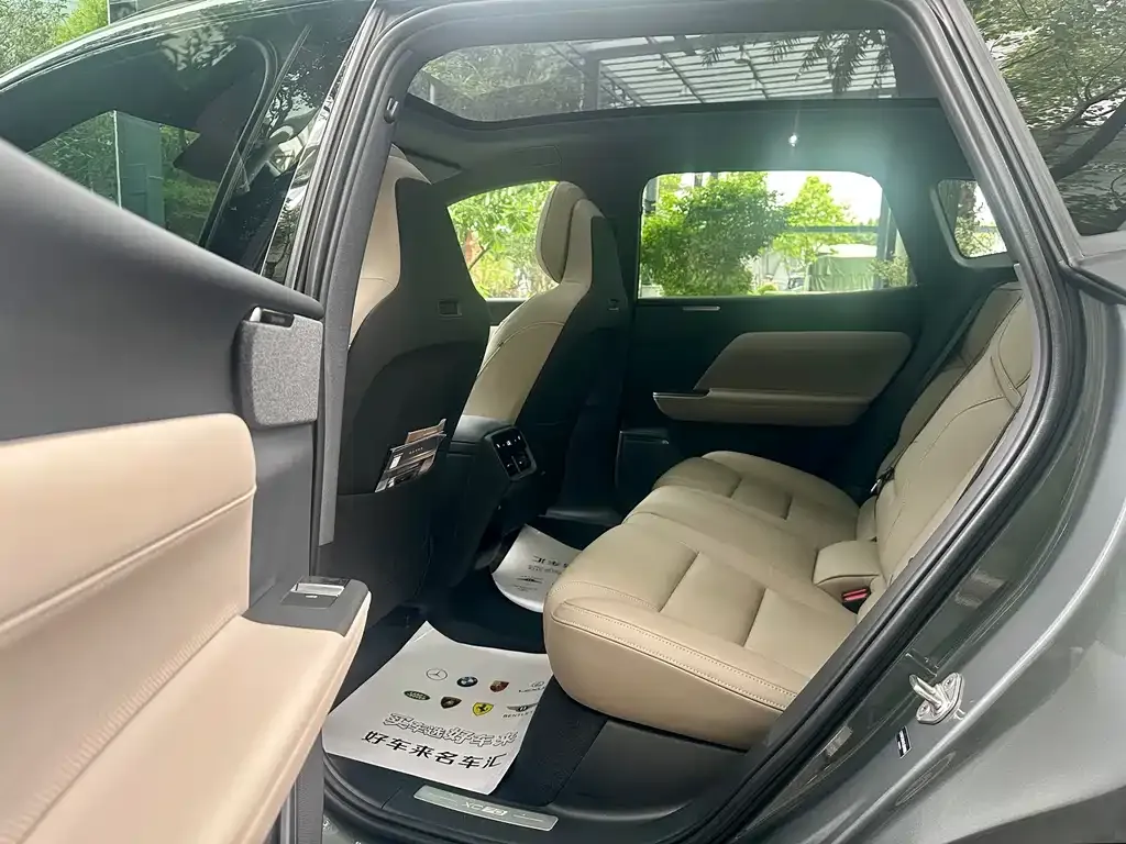 Volvo XC70 Plug-in Hybrid — фото 2