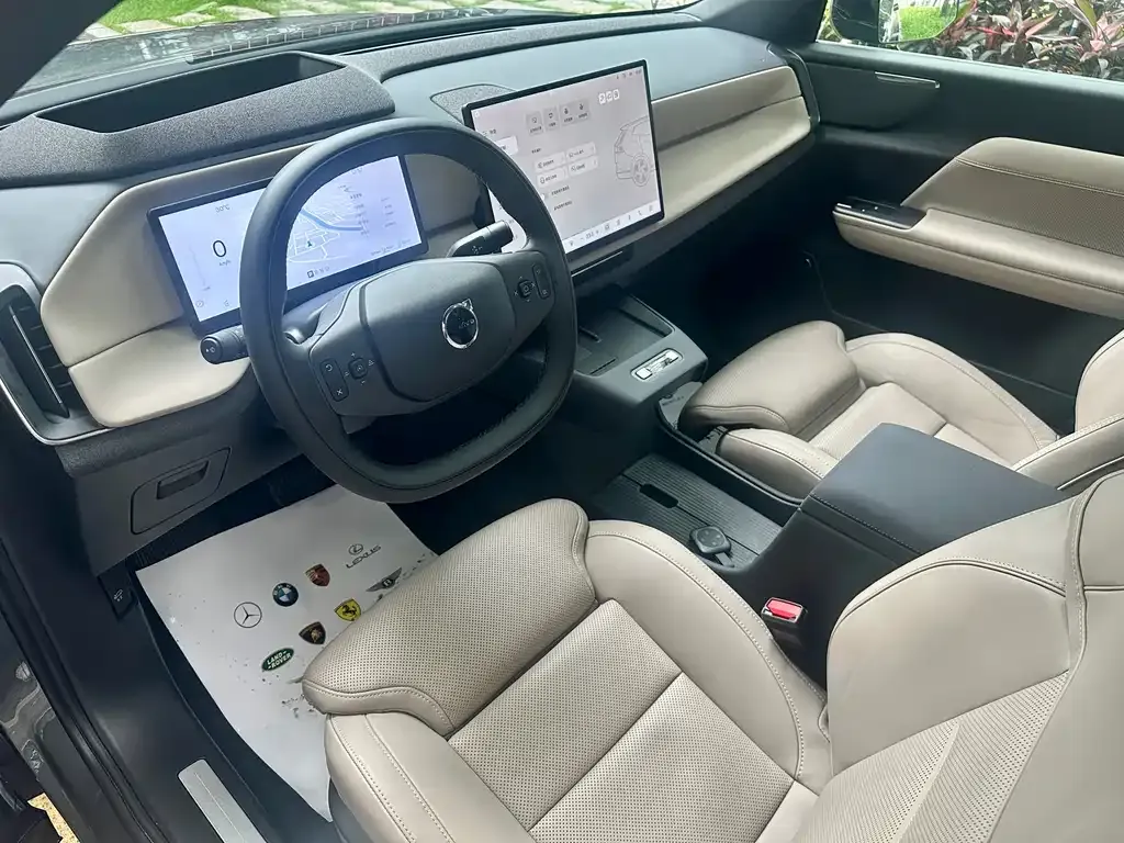 Volvo XC70 Plug-in Hybrid — фото 5