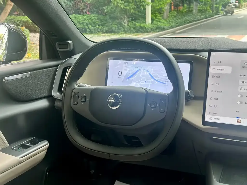 Volvo XC70 Plug-in Hybrid — фото 4