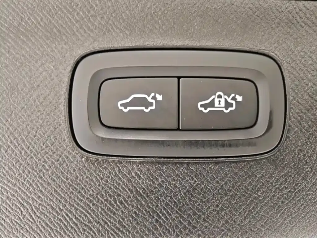 Volvo XC90 — фото 10