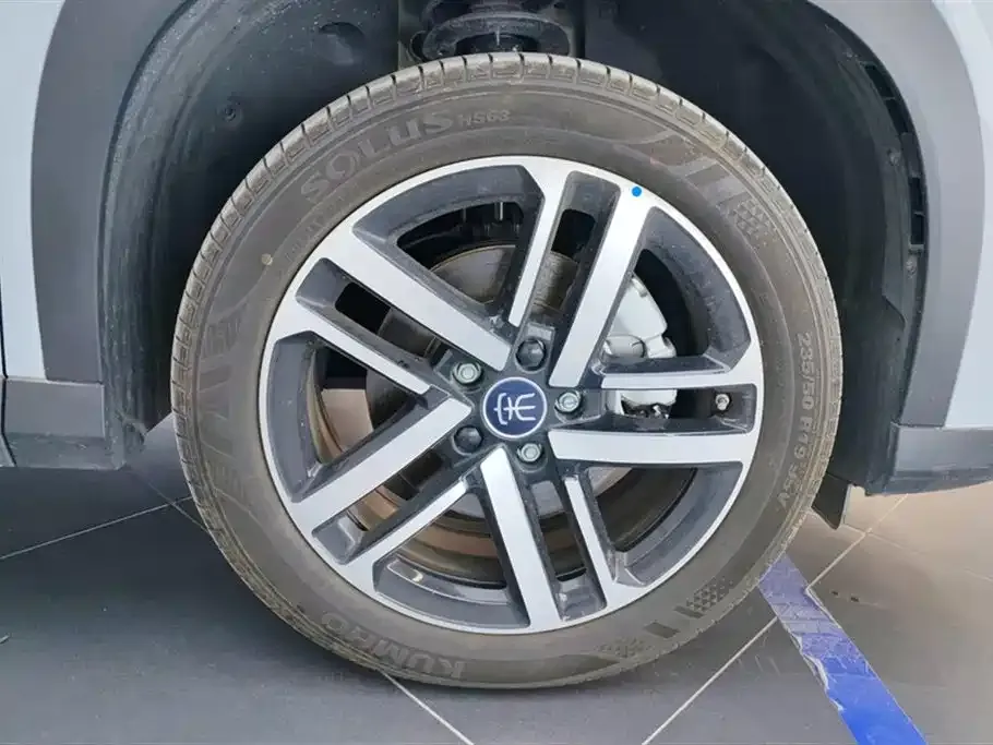 BYD L DM-i — фото 10