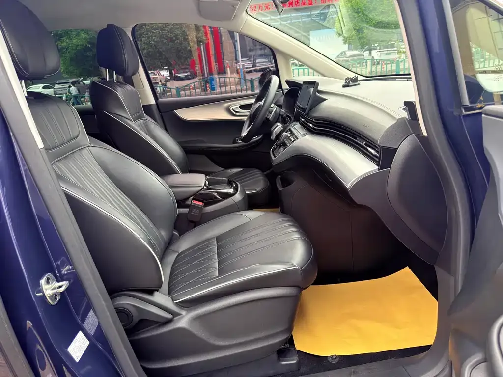 Roewe iMAX8 — фото 3
