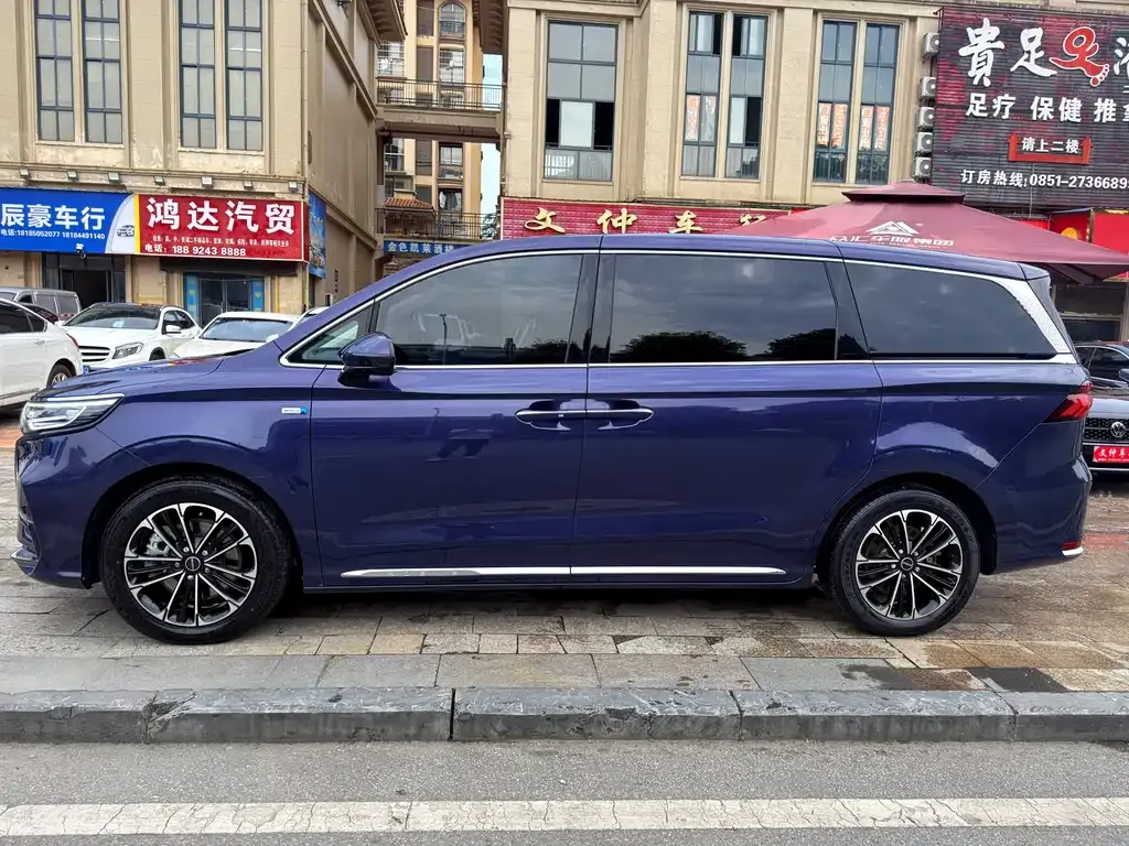 Roewe iMAX8 — фото 9