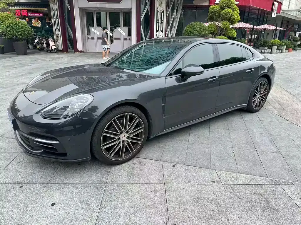 Porsche Panamera — фото 1