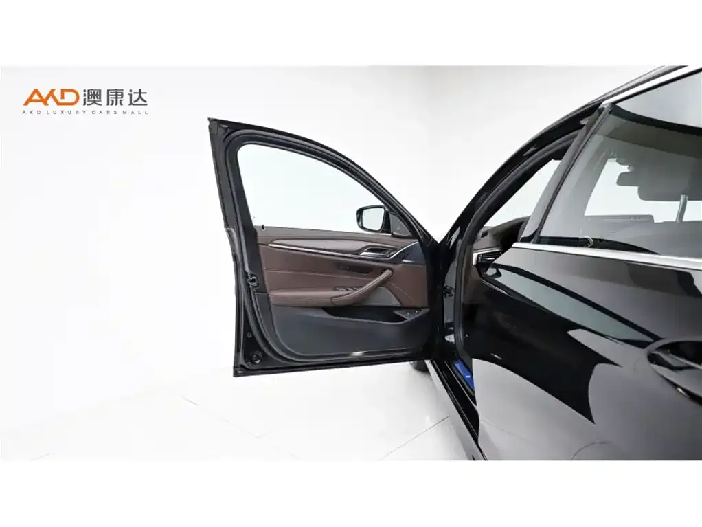 BMW 5 Series New Energy — фото 9