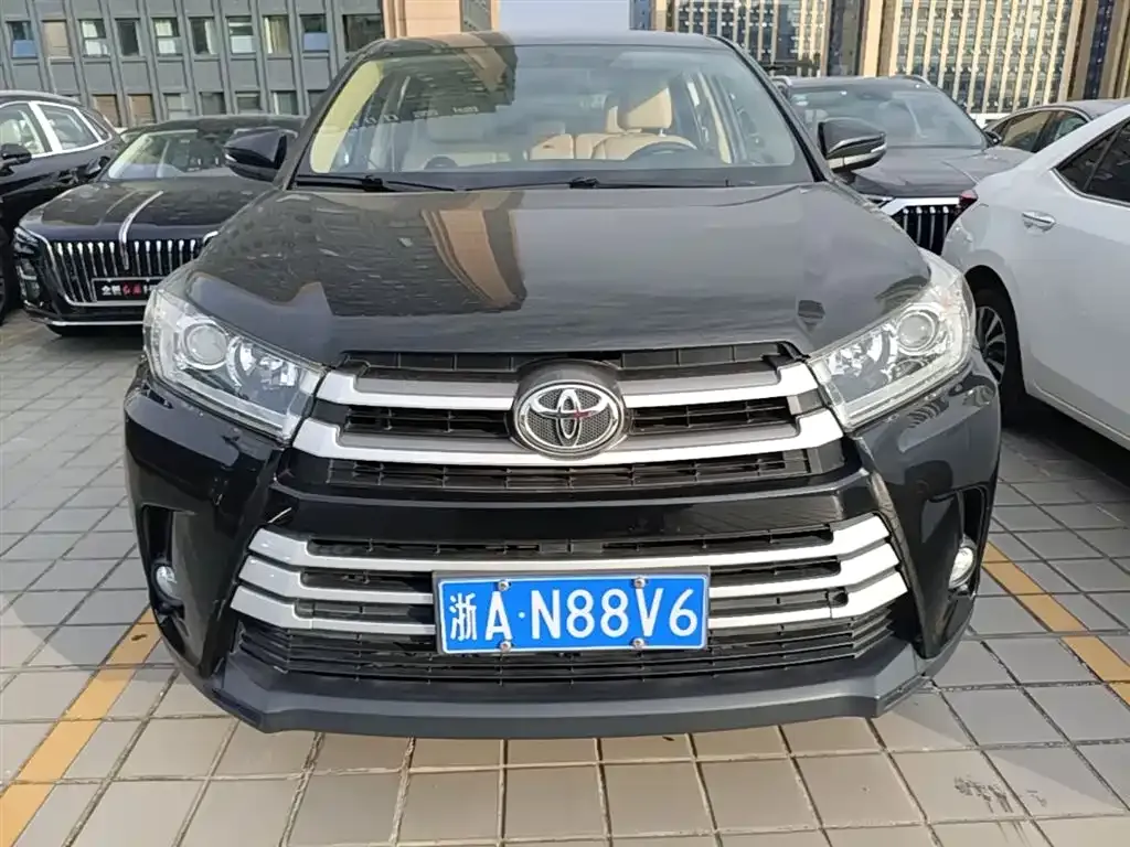 Toyota Highlander — фото 10