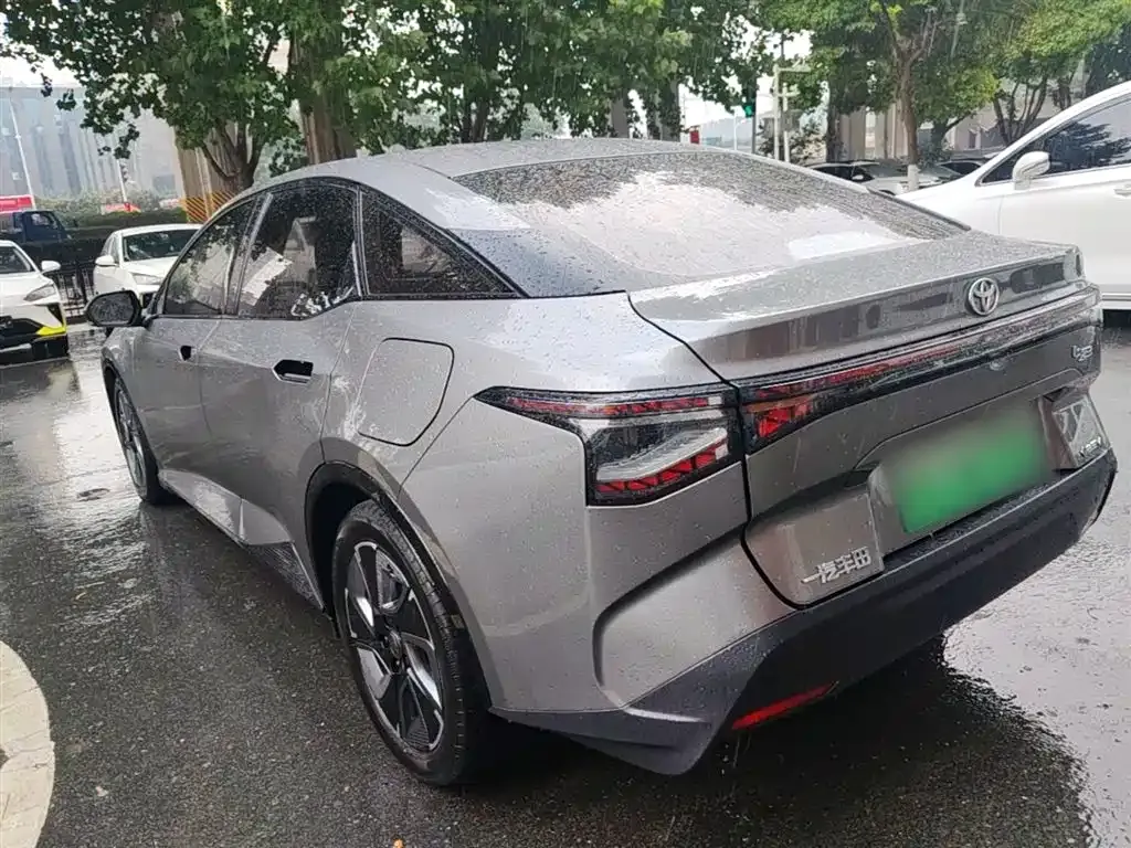 Toyota bZ3 — фото 10
