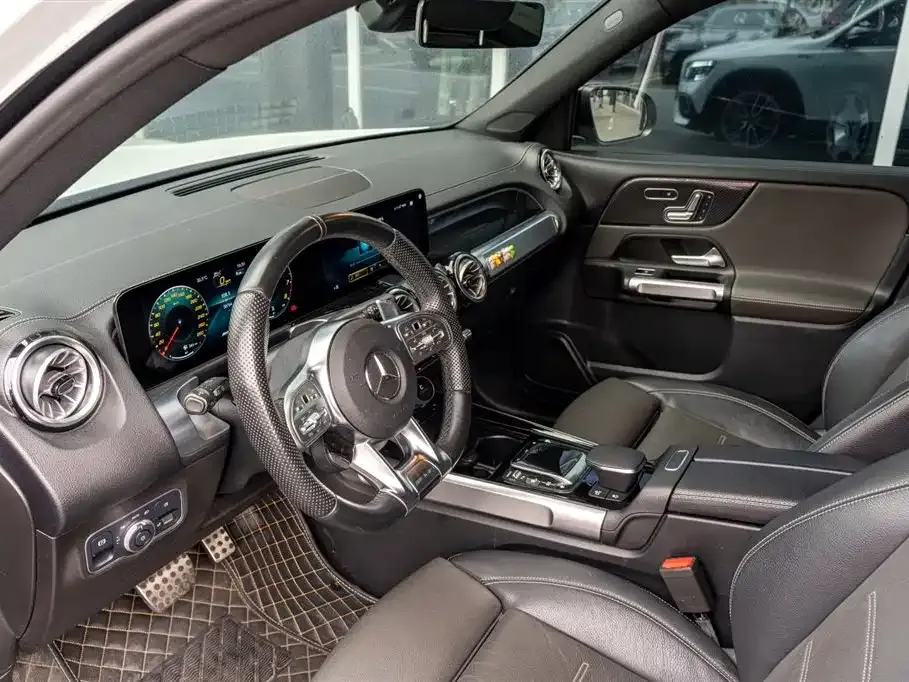 Mercedes-Benz GLB AMG — фото 10