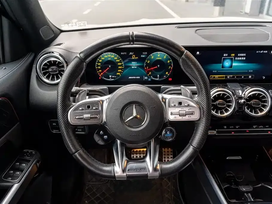 Mercedes-Benz GLB AMG — фото 4
