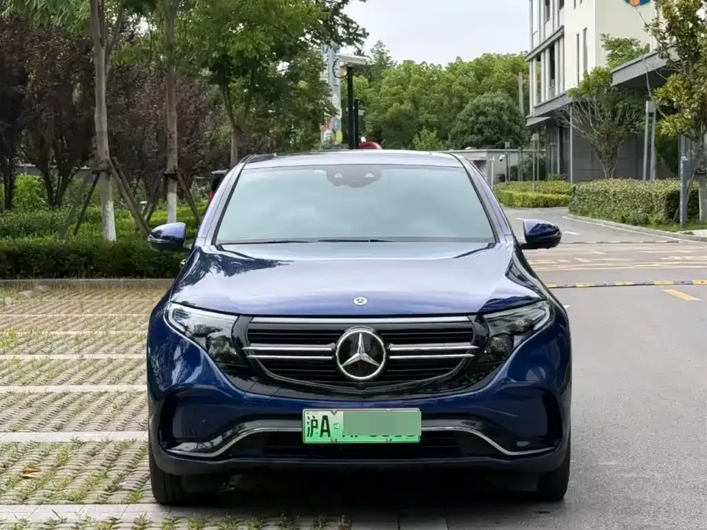 Mercedes-Benz EQC — фото 1