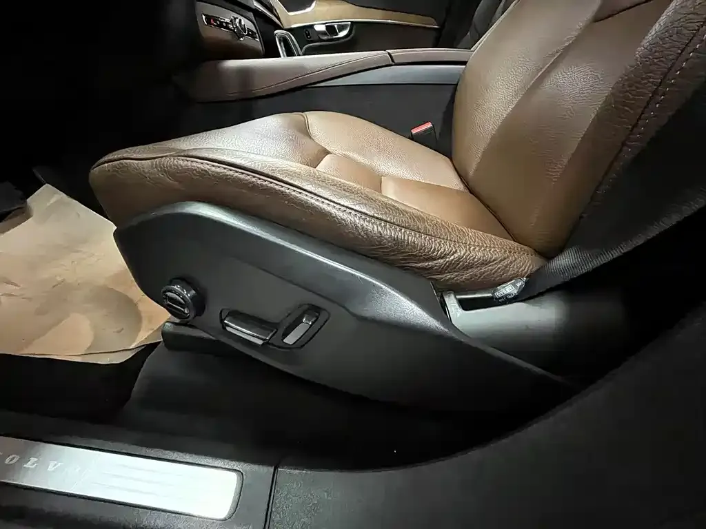 Volvo XC90 — фото 2