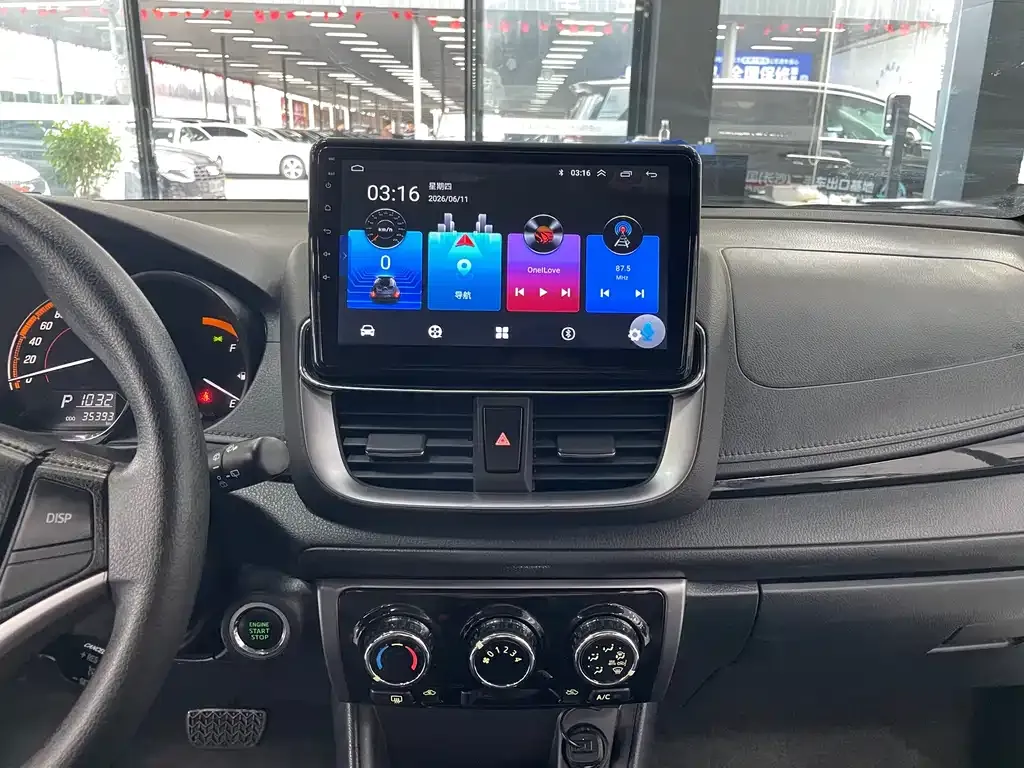 Toyota Yaris L — фото 10