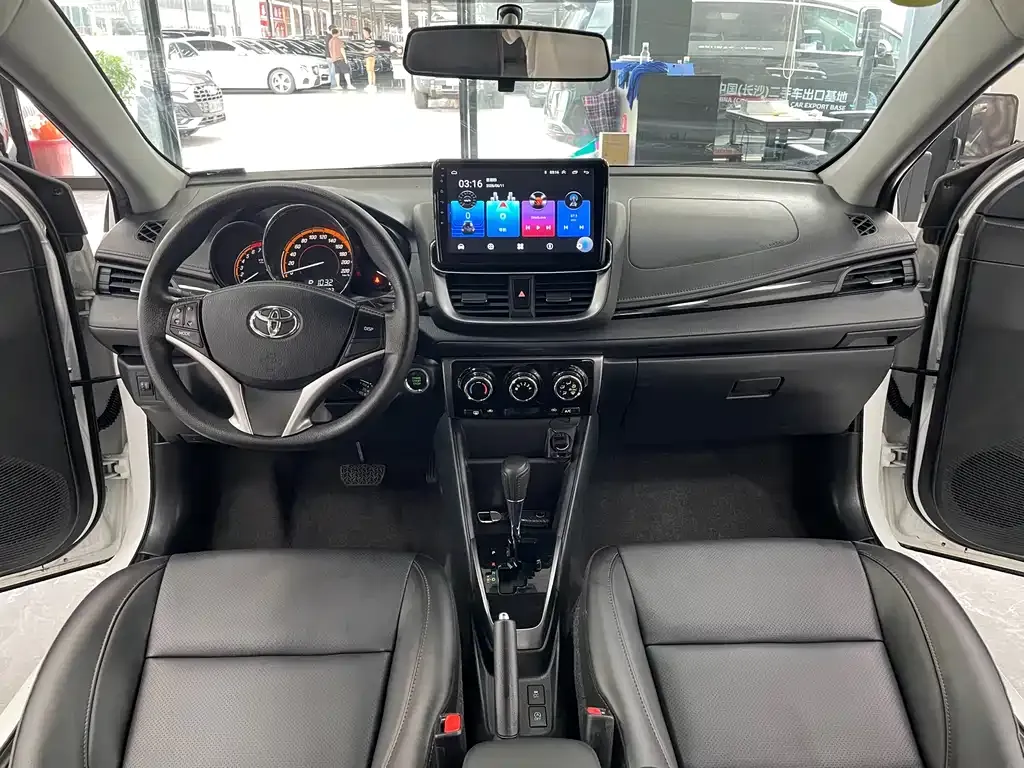 Toyota Yaris L — фото 6