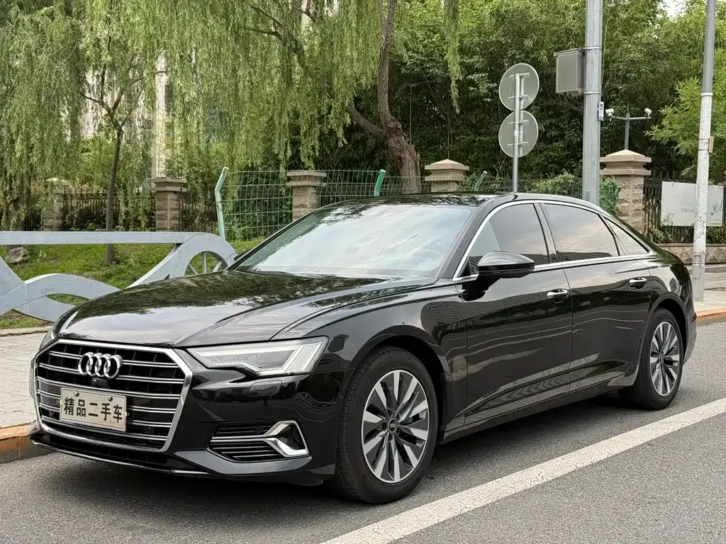 Audi A6L — фото 1