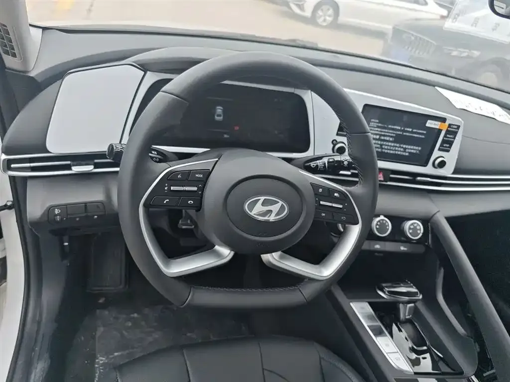 Hyundai Elantra — фото 4