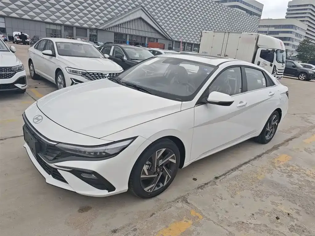 Hyundai Elantra — фото 8