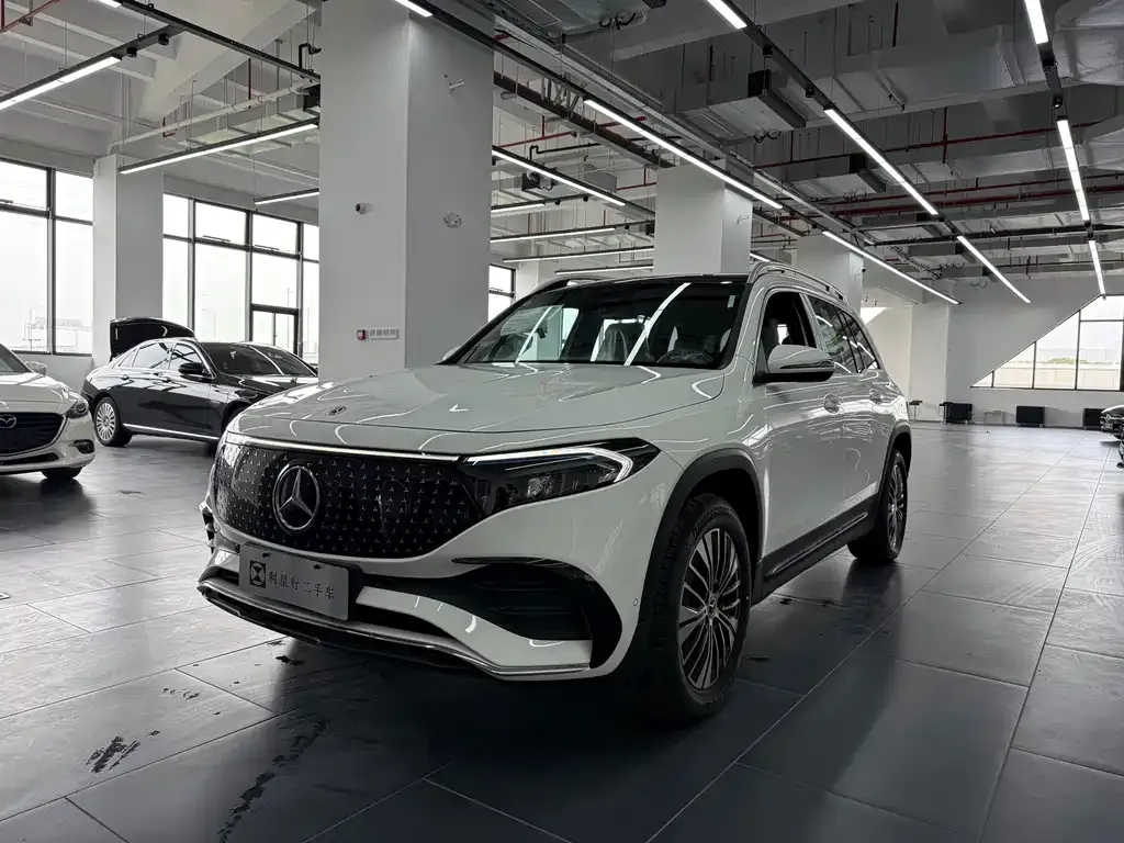 Mercedes-Benz EQB — фото 1