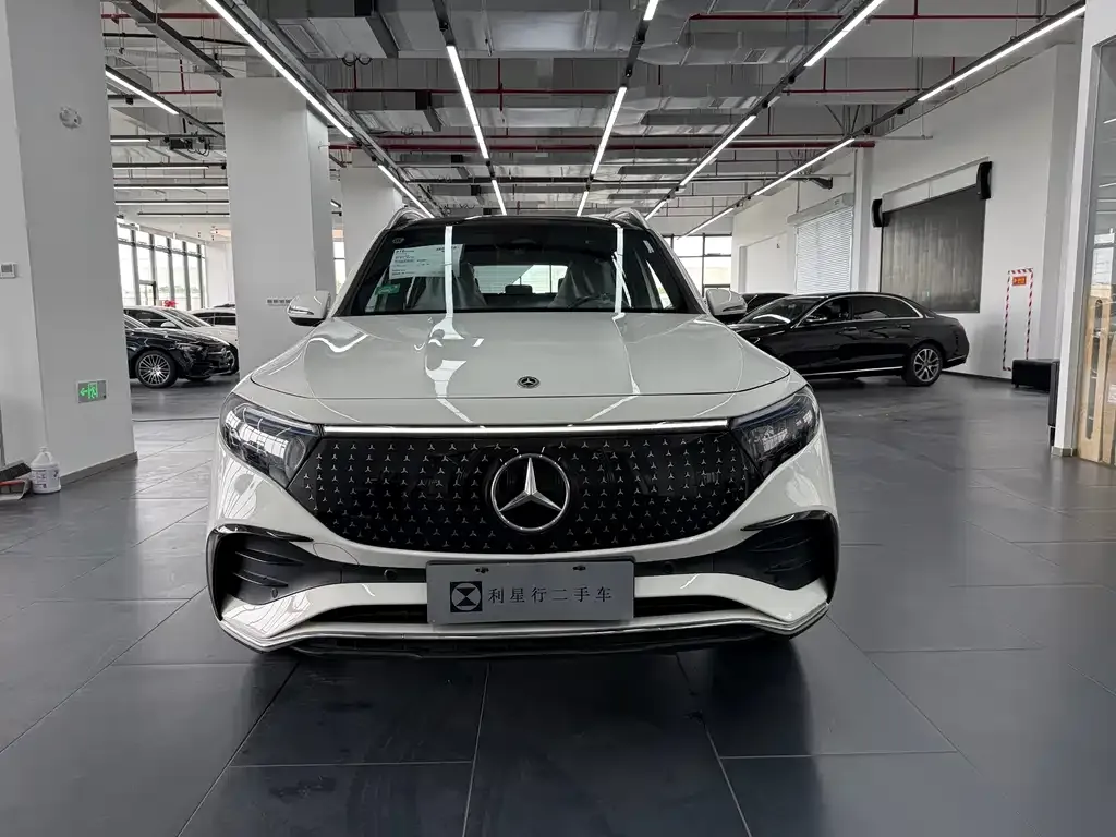Mercedes-Benz EQB — фото 10