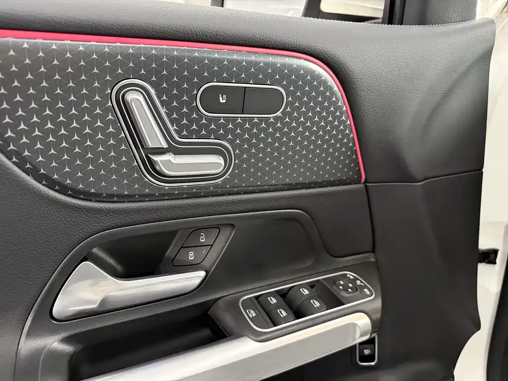 Mercedes-Benz EQB — фото 4