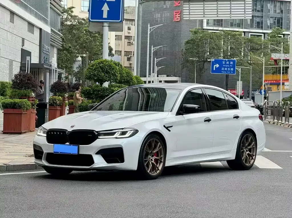BMW M5 — фото 1