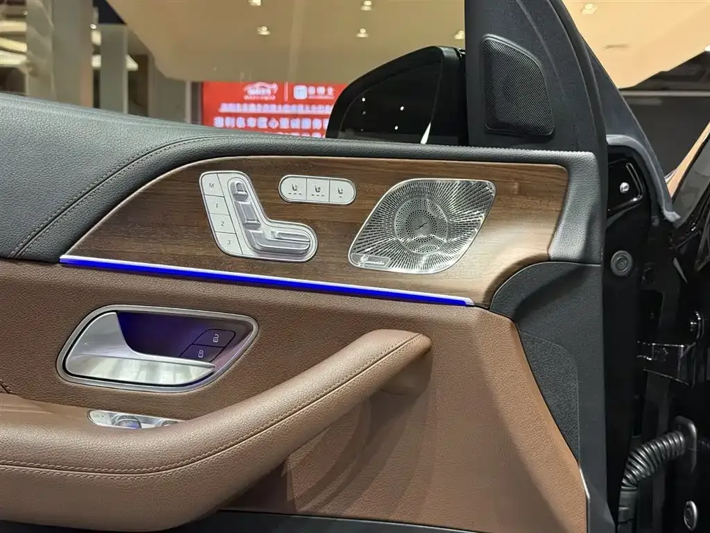 Mercedes-Benz GLS — фото 10