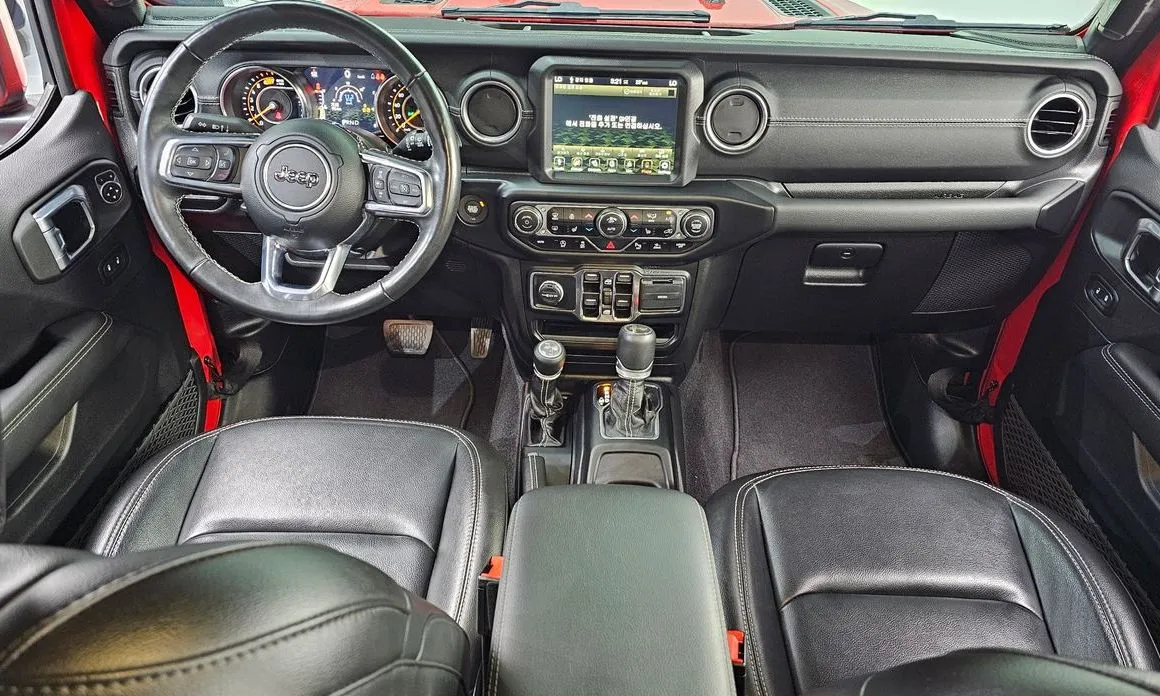 Jeep Wrangler — фото 10