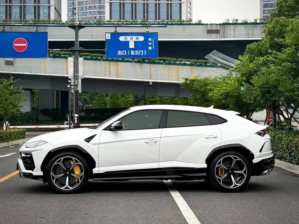 Lamborghini Urus — фото 10