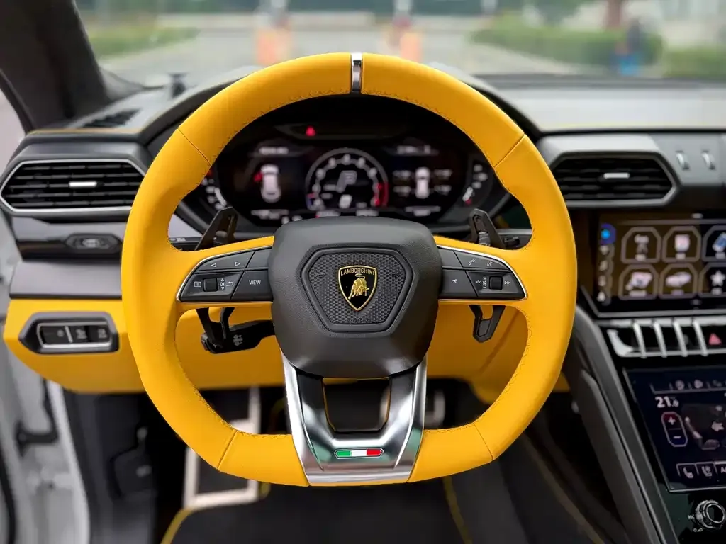 Lamborghini Urus — фото 9