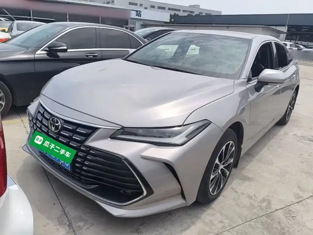 Toyota Avalon — фото 1
