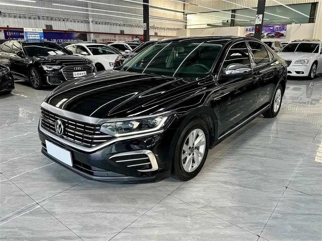 Volkswagen Passat — фото 1