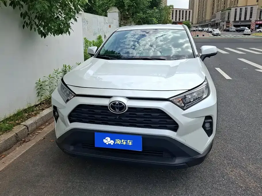 Toyota RAV4 — фото 7