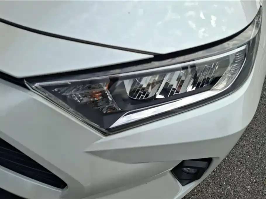 Toyota RAV4 — фото 2
