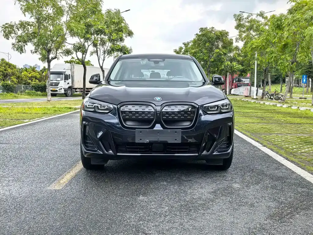 BMW iX3 — фото 6