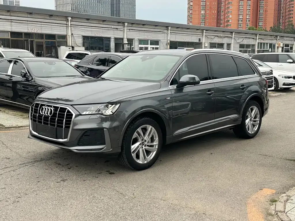 Audi Q7 — фото 1