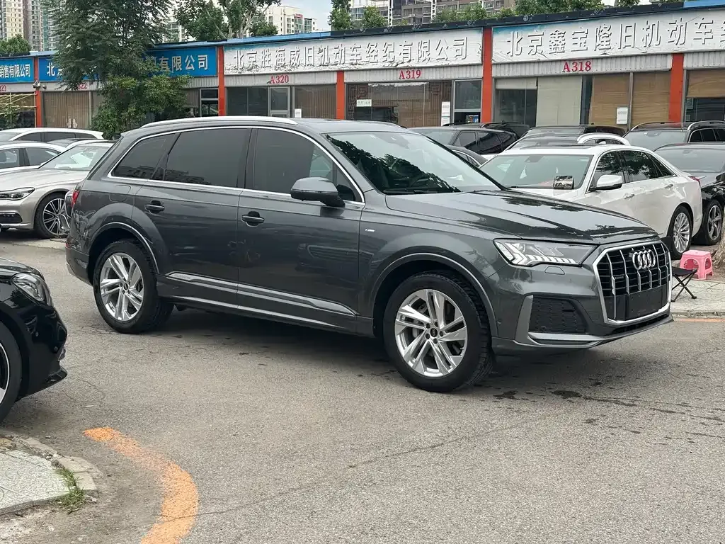 Audi Q7 — фото 9