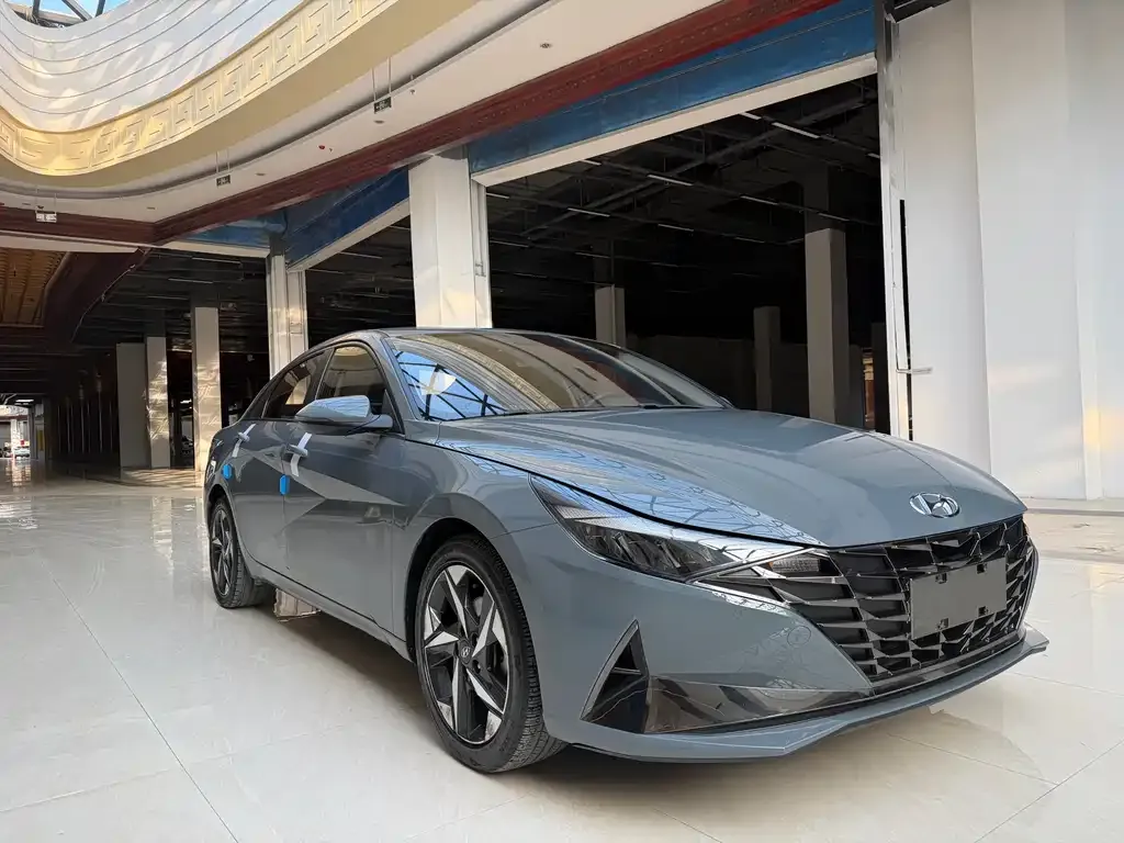 Hyundai Elantra — фото 3