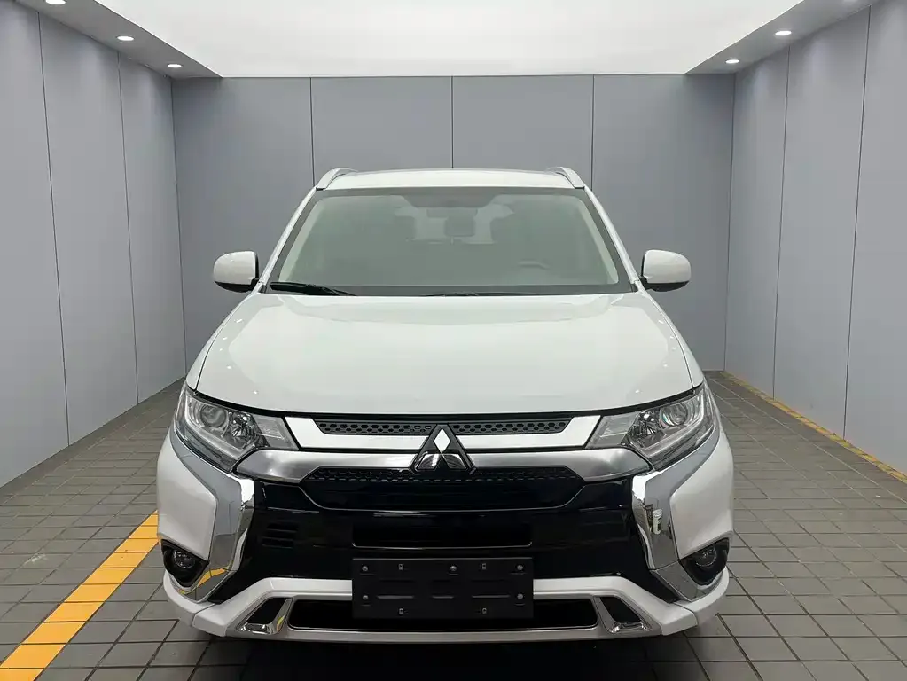 Mitsubishi Outlander — фото 3