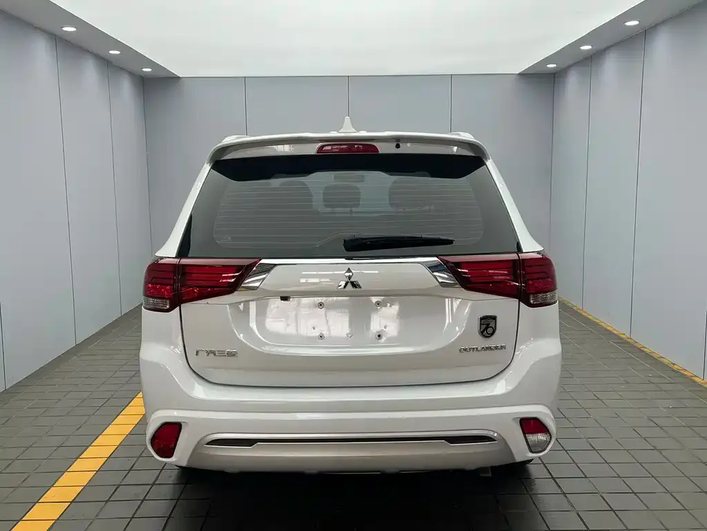 Mitsubishi Outlander — фото 4