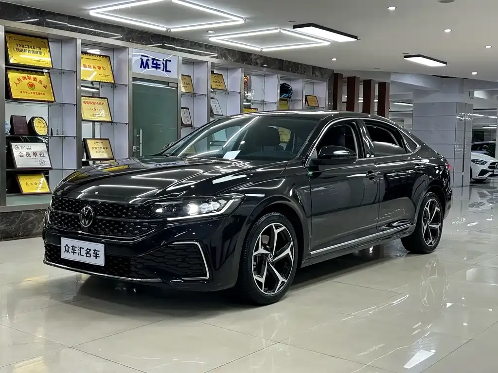 Volkswagen Passat — фото 1
