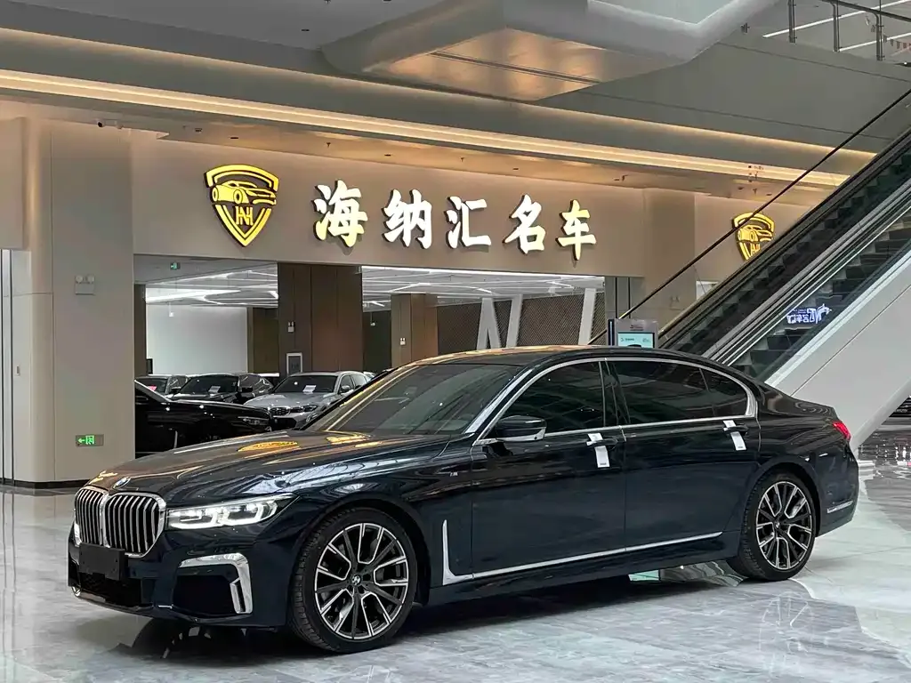 BMW 7 Series — фото 1