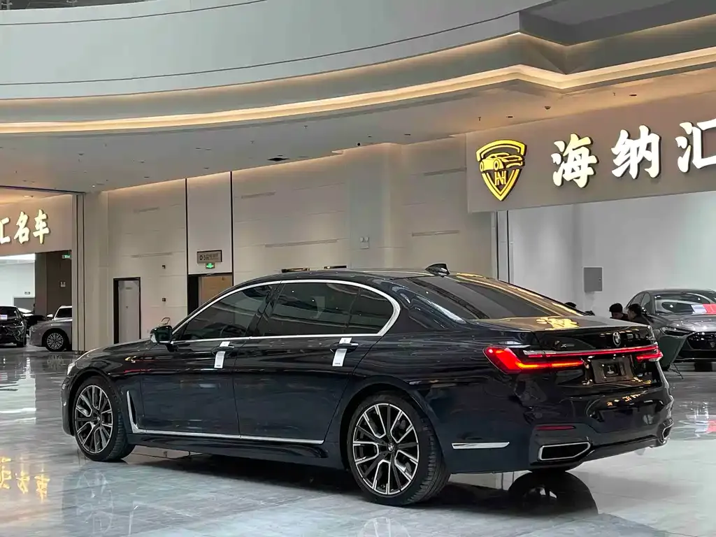 BMW 7 Series — фото 10