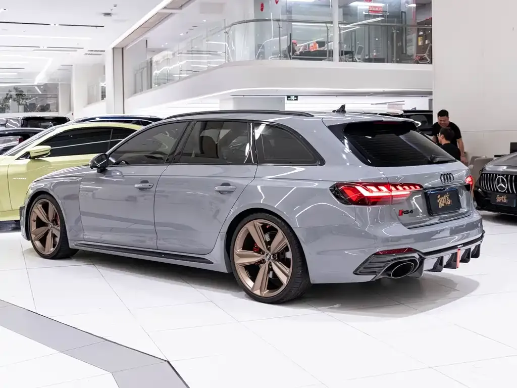Audi RS 4 — фото 8