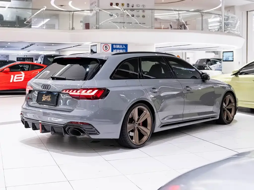 Audi RS 4 — фото 4