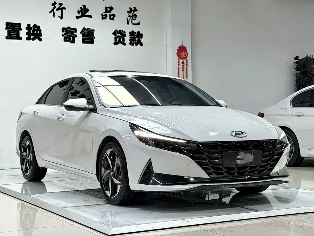 Hyundai Elantra — фото 3