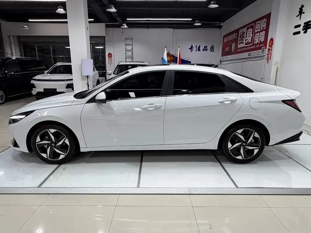 Hyundai Elantra — фото 6