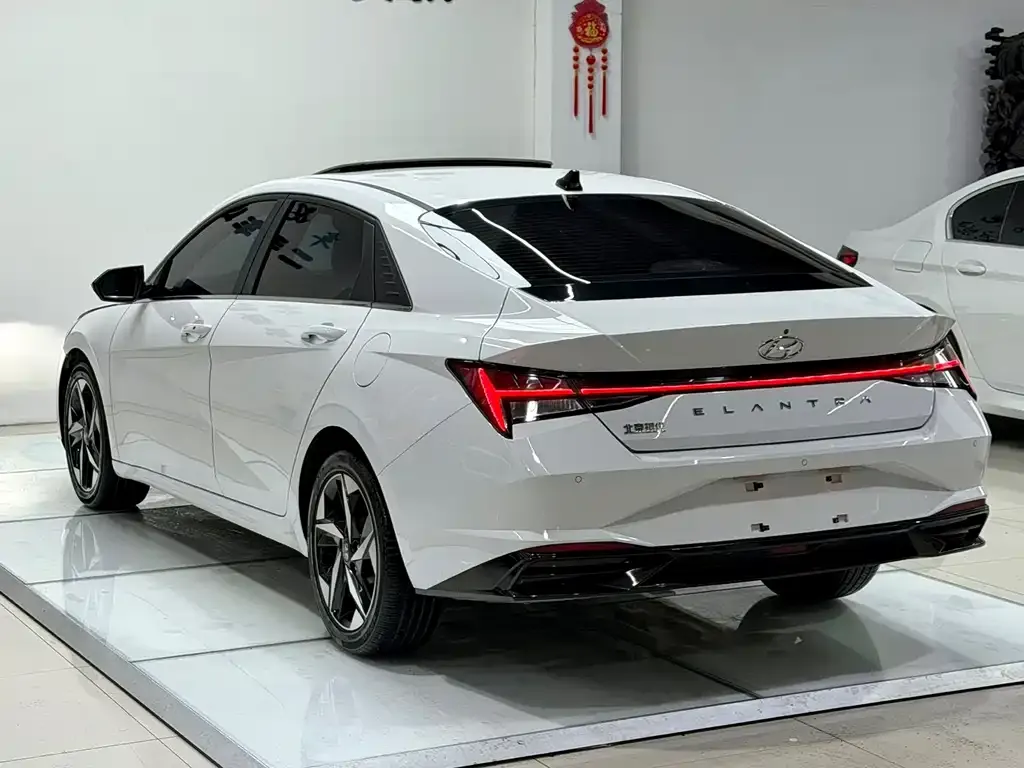 Hyundai Elantra — фото 9